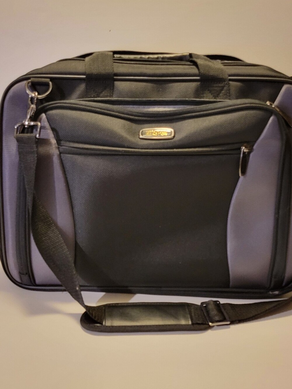 Kenneth Cole Reaction Laptop Computer Bag Style # 535 768